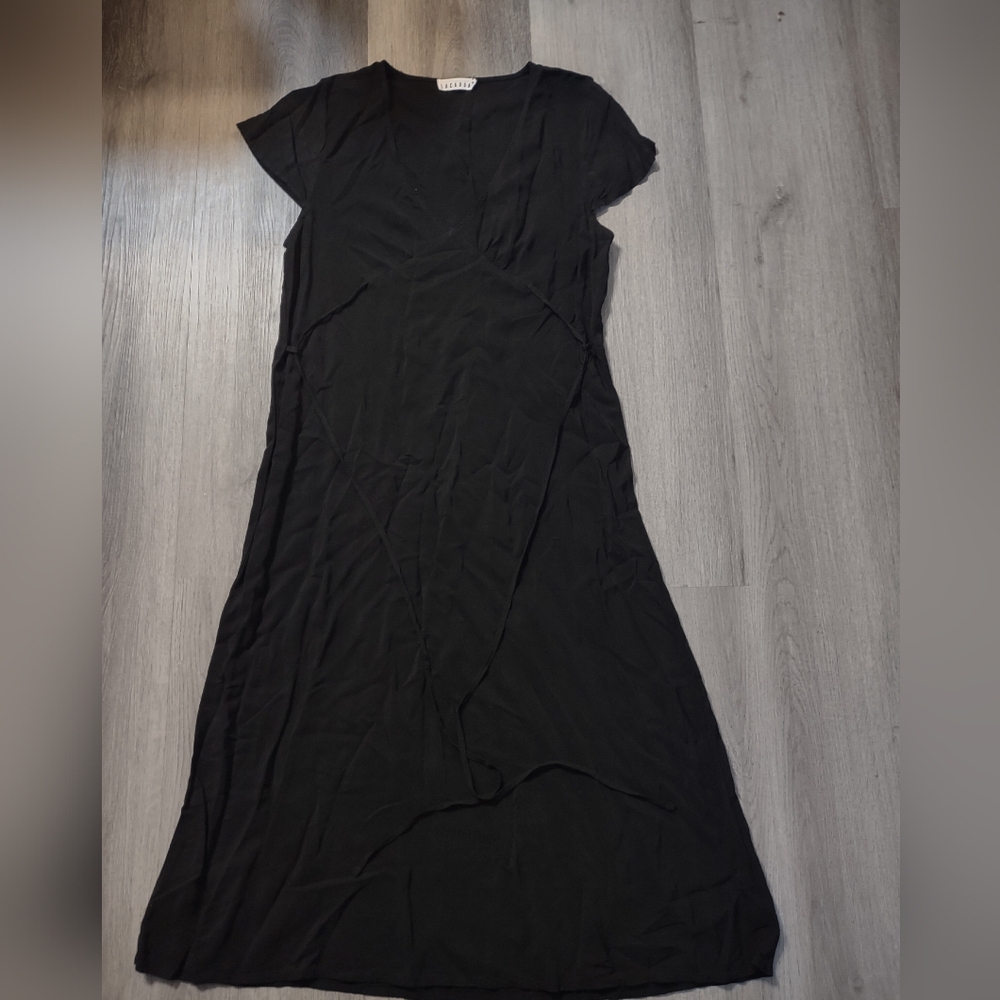 LACAUSA Black V Neck Short Sleeve Minimalist Dress